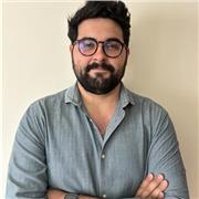 Profesor graduado en magisterio de primera y actualmente terminado los estudios del Grado de Psicología